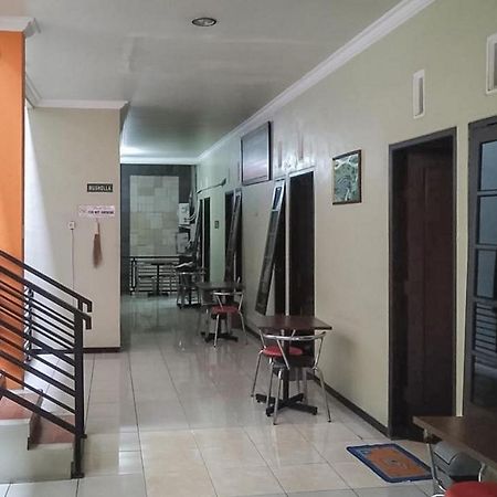 Hotel Baitussafar Ummi 1 Syariah Malang Exterior foto